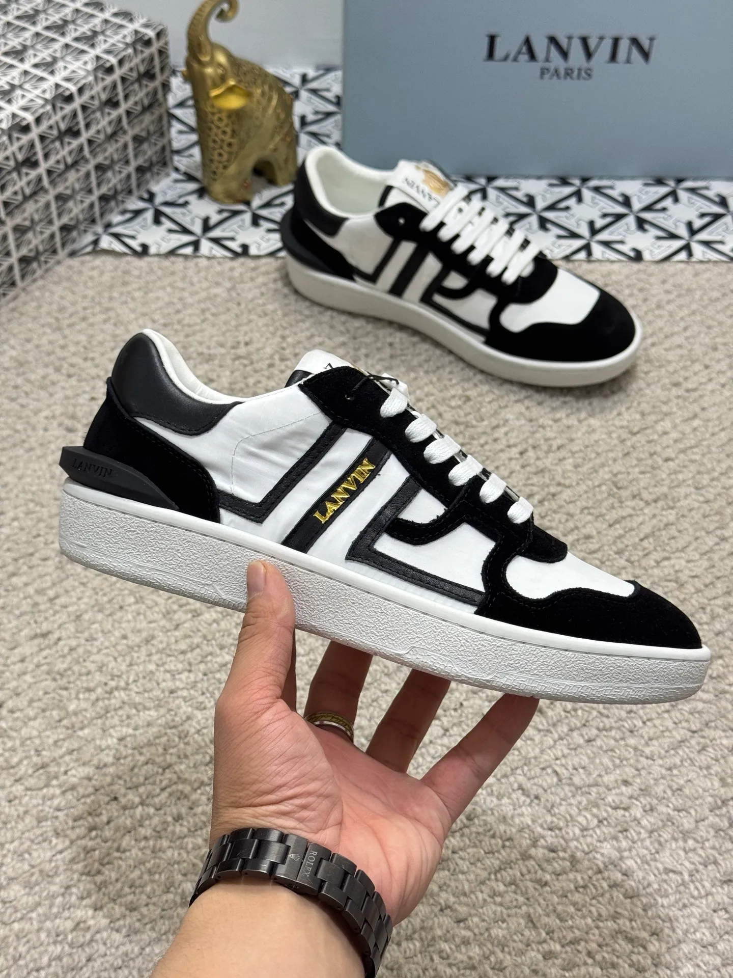 Men's men's shoes 💰520 [New style] 🦈🦈lanvin #LANVIN spring and summer series new colors ❤️‍🔥The latest lace-up fashionable casual Forrest Gump running shoes~bumpr high-quality couple 👫 series!! The latest trendy products of the season. Many bloggers have planted grass and purchased the original molds for customization. The uppers are nubuck leather. They are very versatile, fashionable and casual, and are comfortable to wear on the feet. Recommended! The original molds have clear logo rubber bottoms, which are non-slip and wear-resistant. Size: Female 36~40 Male 38-44 (45 customized